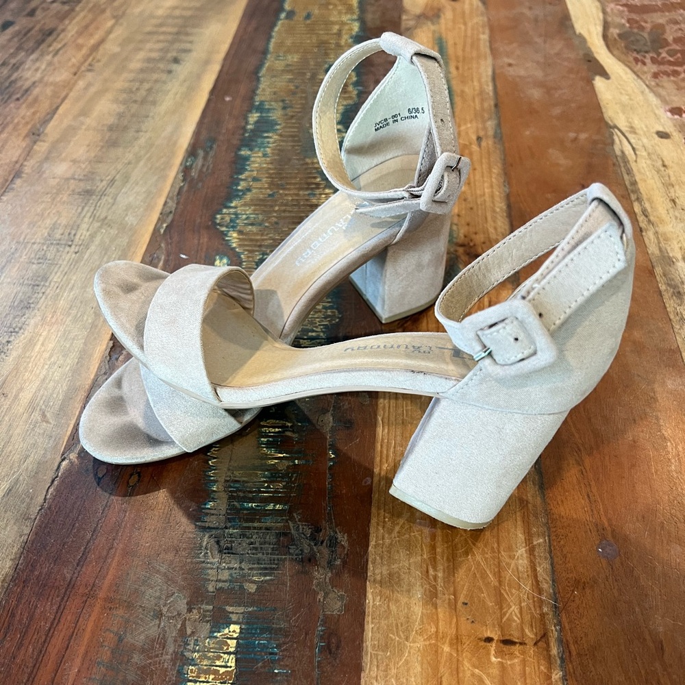 CL by Laundry Womens 6 Jody Heeled Sandals
